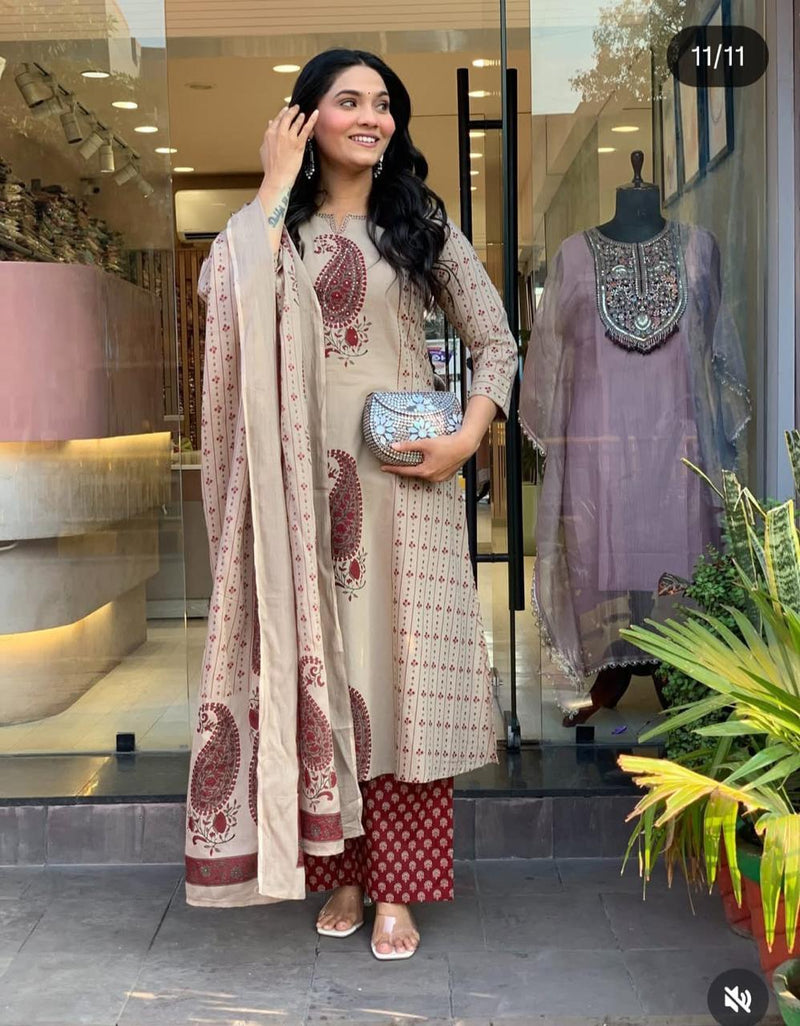 Straight  Kurta 3 Pcs Set With New Style in Print
