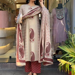 Straight  Kurta 3 Pcs Set With New Style in Print